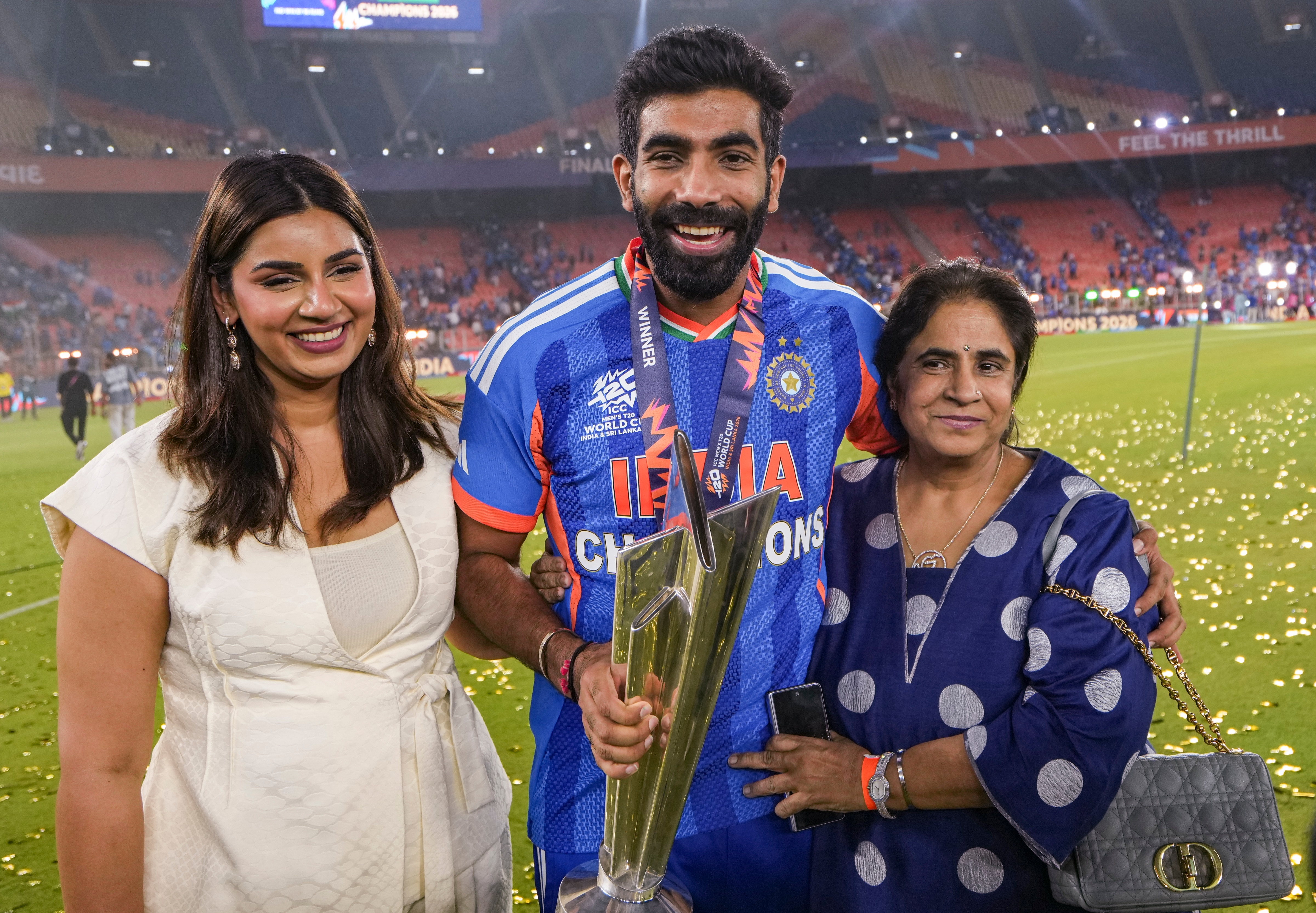 Players celebrate with their families (Photo/PTI)