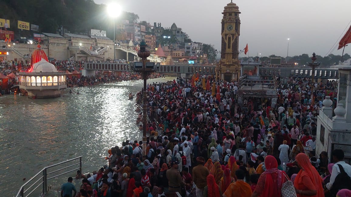 हरिद्वार में आस्था का अनूठा नजारा