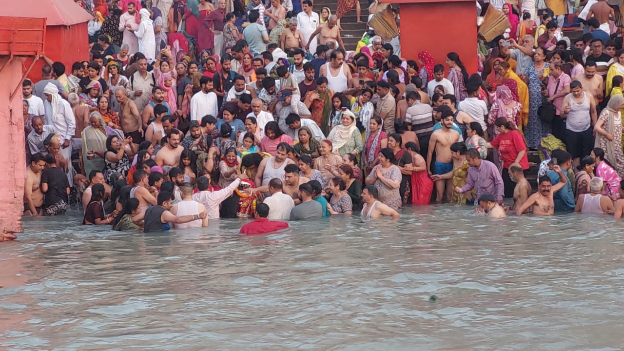 हरिद्वार से आती तस्वीरें आस्था, विश्वास और सनातन परंपरा की खूबसूरत झलक है