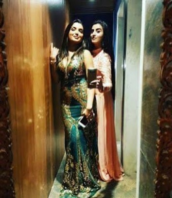 Amrapali Dubey and Akshara Singh (Photo/@singhakshara)