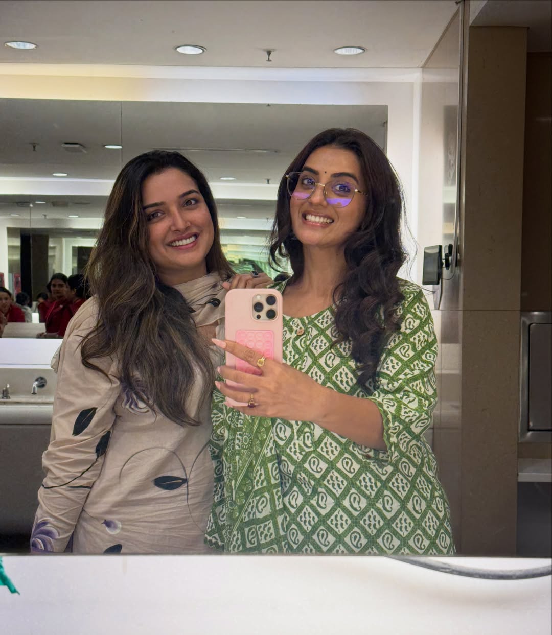 Amrapali Dubey and Akshara Singh (Photo/@singhakshara)