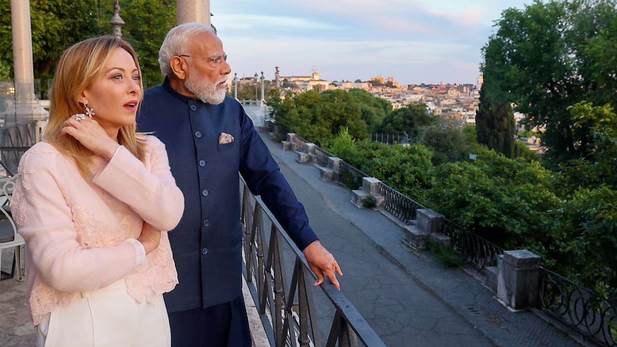 प्रधानमंत्री नरेंद्र मोदी के इटली की पीएम जॉर्जिया मेलोनी के साथ.