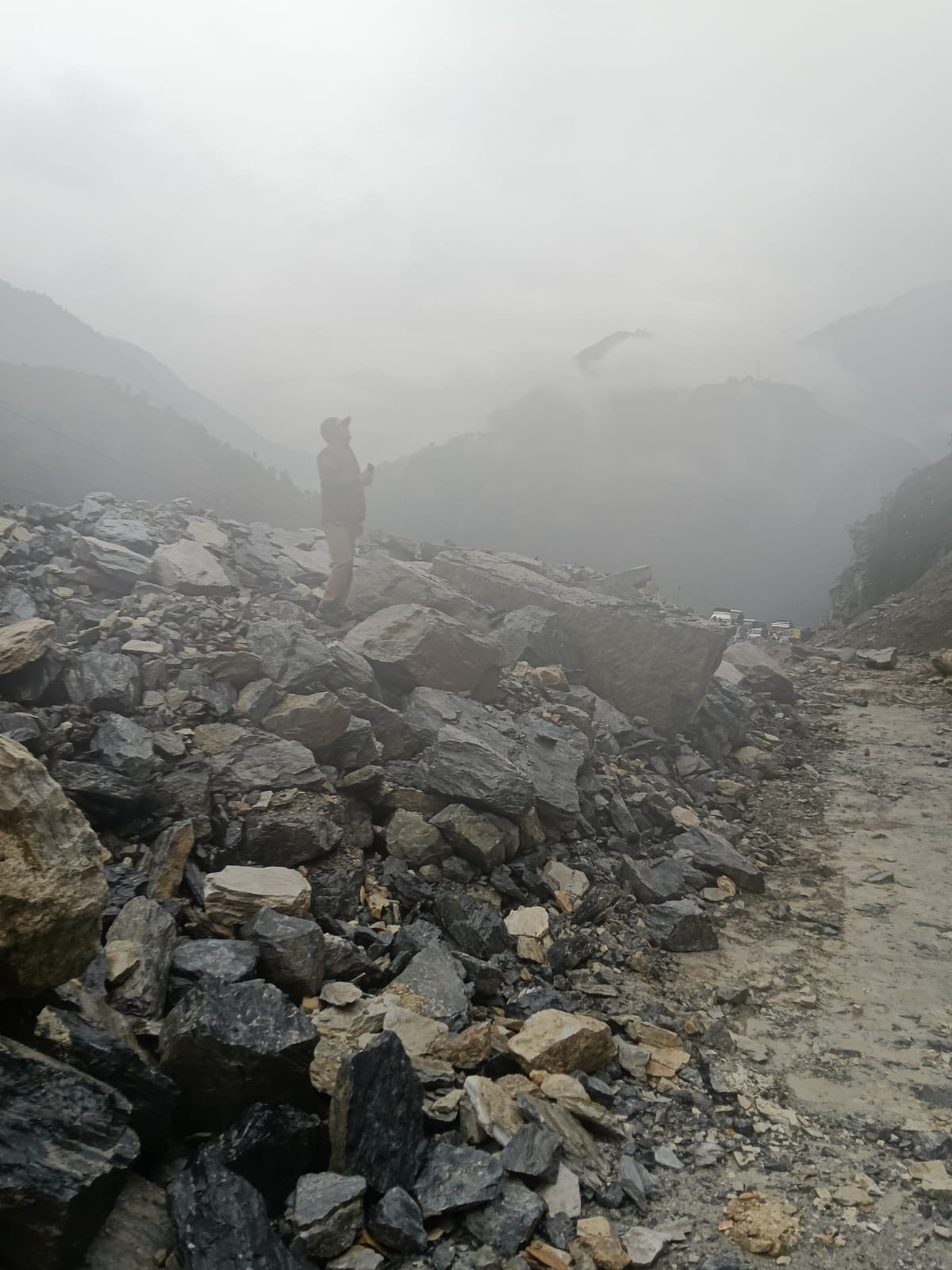  Snowfall at Hemkund Sahib 