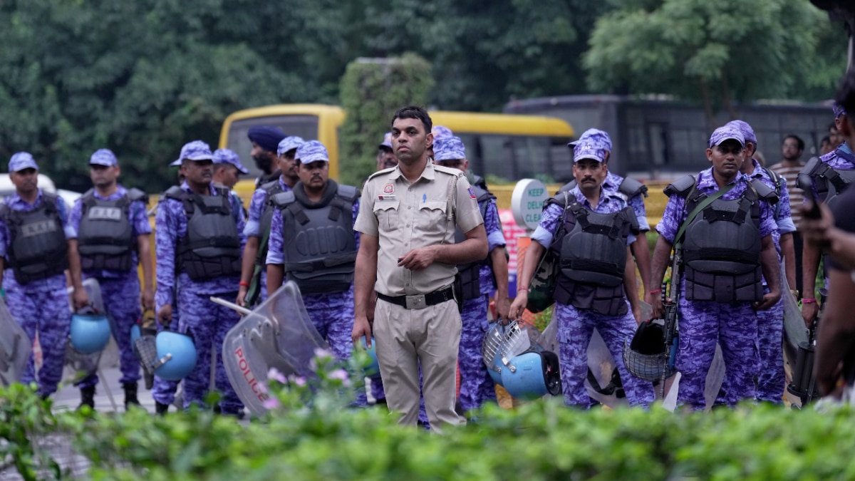 संसद सत्र के पहले दिन आंदोलन पर सबकी नजर