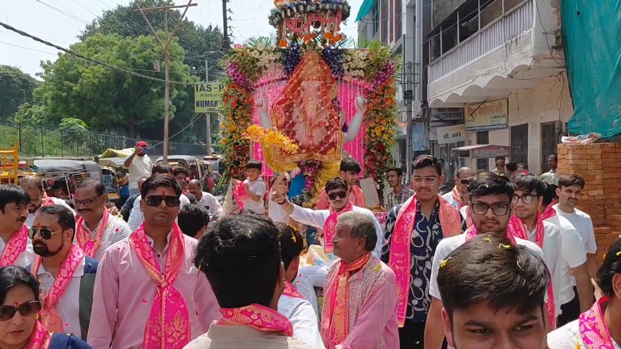 बुंदेलखंड में बढ़ रहा गणेशोत्सव का रंग