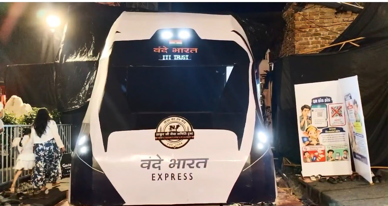 प्रवेश द्वार देख खुश हुए लोग