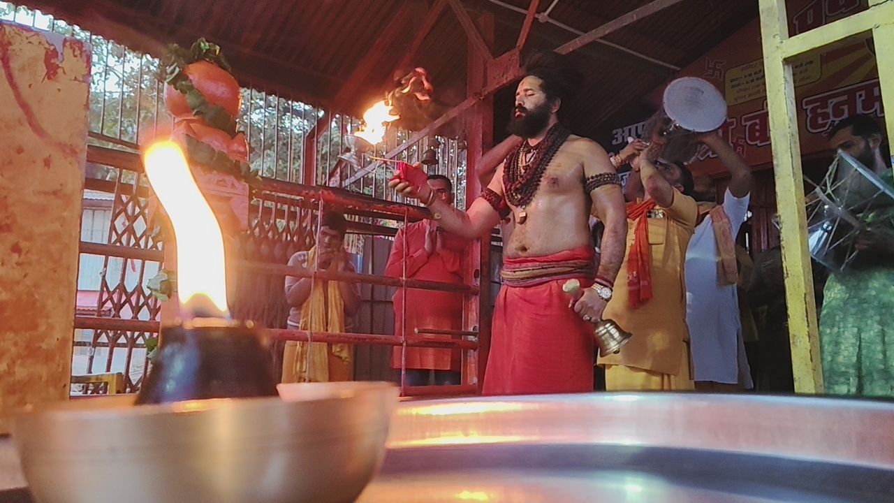 लेटे हनुमान मंदिर 