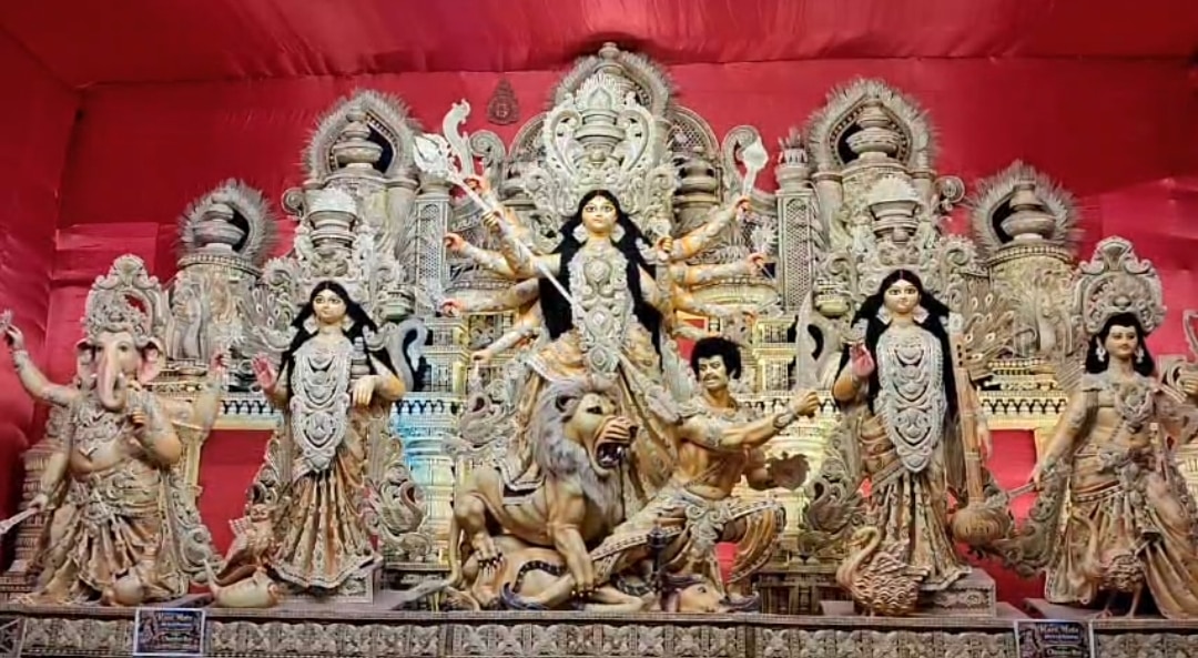 महाषष्ठी से पहले ही दुर्गापूजा की रौनक
