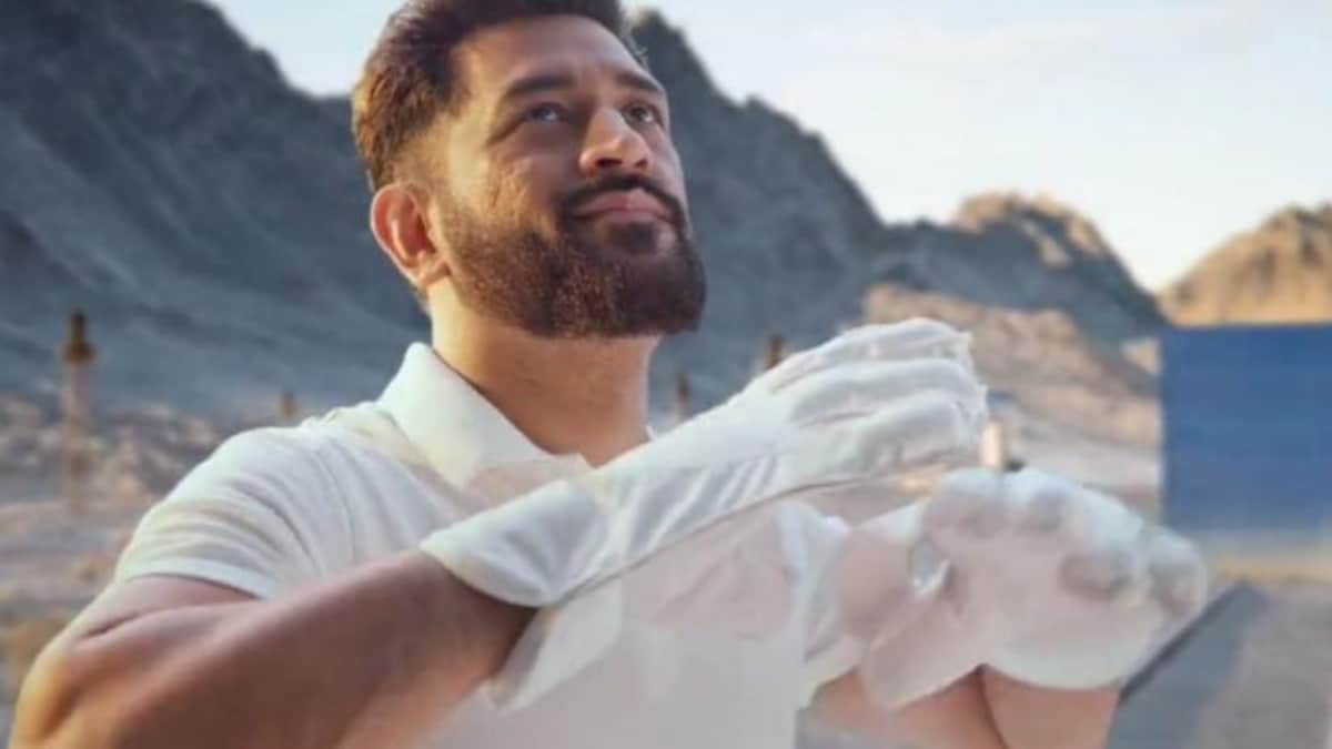 Ms Dhoni की फुर्ति के आगे थमी ट्रेन की रफ्तार, जमकर वायरल हो रहा है वीडियो 2 धोनी के इस ऐड को बनाने में लगे एक साल, तेज रफ्तार ट्रेन के आगे भागते कैप्टन कूल का वीडियो वायरल - Mahendra Singh Dhoni New Ad For Unacademy Took One Year