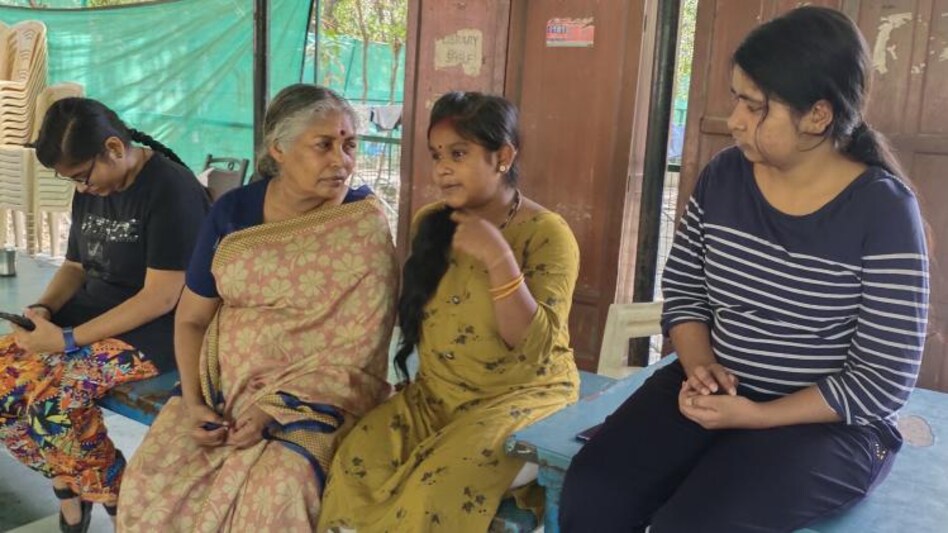 अनाथ बच्चों की सेवा कर रहीं 69 साल की अंजिना अनाथ बच्चों की सेवा कर रहीं 69 साल की अंजिना