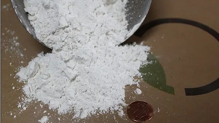 एक चुटकी चूना खाने के अनगिनत हैं फायदे, जानिए कैसे चूने में छिपा है