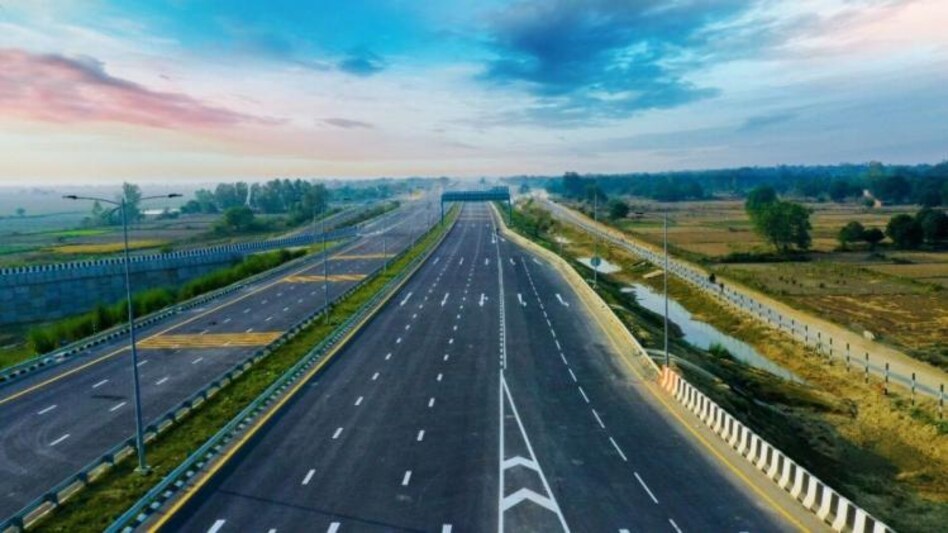 Purvanchal Expressway (Photo: Twitter/@dhaval241086) Purvanchal Expressway (Photo: Twitter/@dhaval241086)