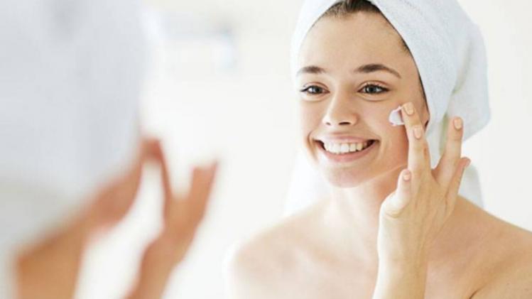 अगर आप अपनी सुंदरता को बरकरार रखना चाहती है तो भूलकर भी ये 8 गलतियां ना करें