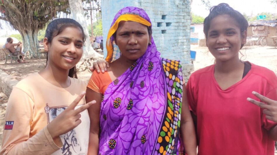 Slum area poor girls Slum area poor girls