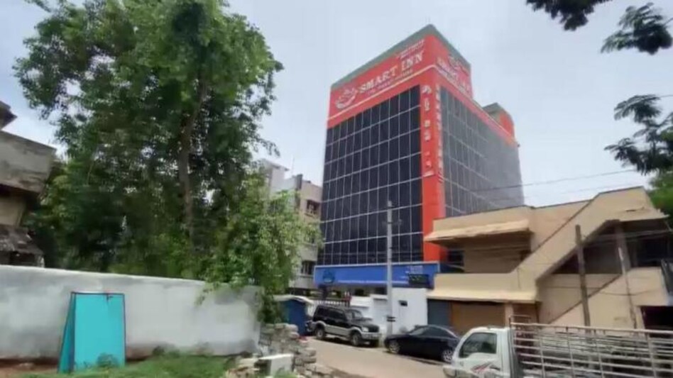 विशाखापट्टनम में सोलर पैनल वाली बिल्डिंग विशाखापट्टनम में सोलर पैनल वाली बिल्डिंग
