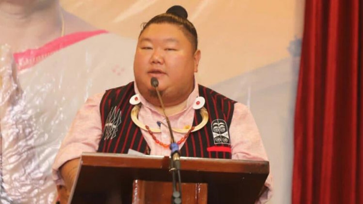 Who is Temjen Imna Along: नागालैंड बीजेपी के अध्यक्ष हैं तेमजेन इमना अलॉन्ग, इनकी हिंदी और ह्यूमर का फैन हुए लोग - Who is Temjen Imna Along viral Video on Small Eye -