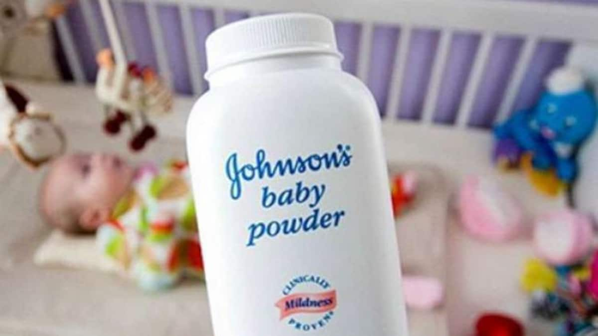 Johnson & Johnson Baby Powder: क्या है कॉर्नस्टार्च पाउडर जिसे अब बनाएगी  जॉनसन कंपनी...लोगों में कैंसर पैदा कर रहा था टैल्क पाउडर - johnson johnson  now to stop cornstarch ...