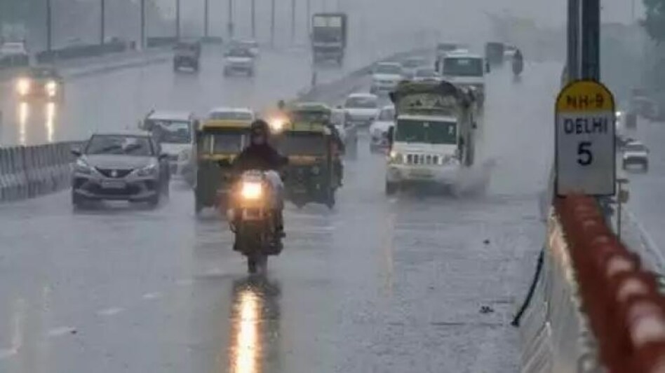 NCR में आखिर इस तरह अभी बारिश क्यों हो रही है NCR में आखिर इस तरह अभी बारिश क्यों हो रही है