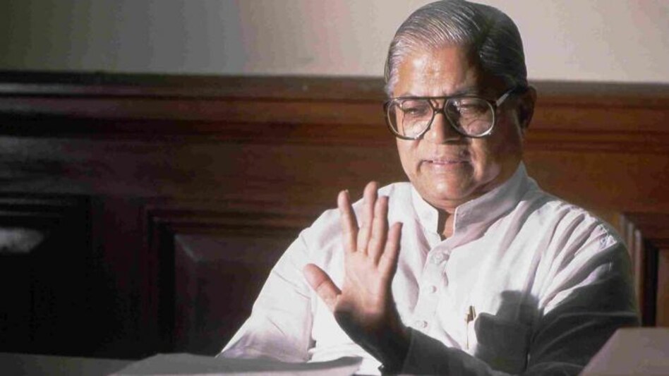 Gujarat Elections 2022: पत्रकारिता से लेकर वकालत तक, रिकॉर्ड जीत से लेकर KHAM समीकरण तक के लिए Madhav Singh Solanki की कहानी जानिए - gujarat assembly elections 2022 former chief minister ...