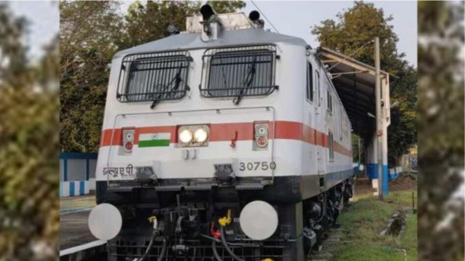 ट्रेन इंजन (फाइल फोटो) ट्रेन इंजन (फाइल फोटो)
