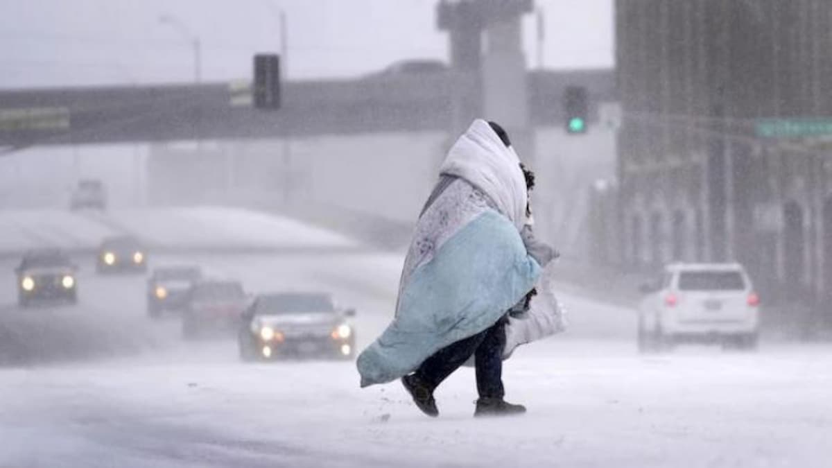 Bomb Cyclone ने क्रिसमस के समय अमेरिका में मचाई तबाही, क्या है ये तूफान जिसके कहर से लोग हैं घरों में रहने को मजबूर? - what is winter storm bomb cyclone that