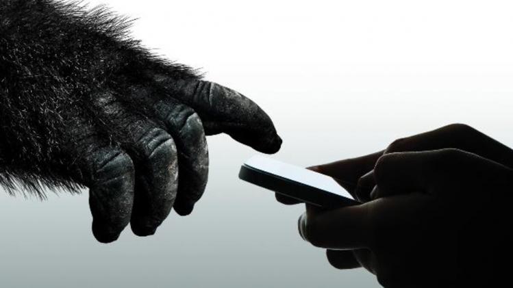 Corning ने पेश किया नया Gorilla Glass Victus 2, सड़क पर गिरने पर भी