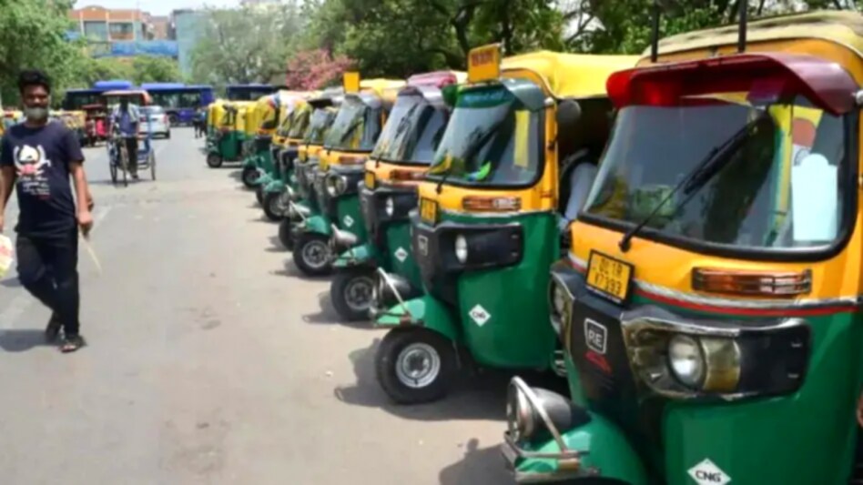 क्राइम न्यूज: बचा रहो! दिल्ली में बुजुर्ग महिला से लाखों की जूलरी लूटने वाले ऑटो गैंग का आतंक क्राइम न्यूज: बचा रहो! दिल्ली में बुजुर्ग महिला से लाखों की जूलरी लूटने वाले ऑटो गैंग का आतंक