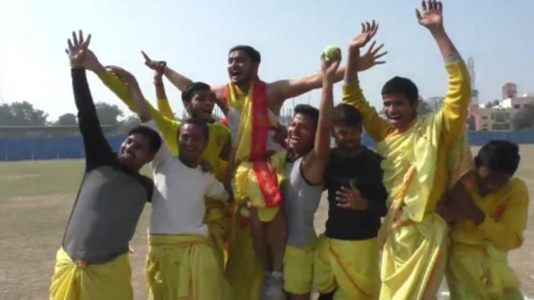 Sanskrit Cricket Match धोतीकुर्ता में क्रिकेट खेलते हैं इन संस्कृत