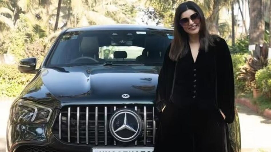सुष्मिता सेन ने खुद को गिफ्ट की Mercedes - Sushmita Sen gifted herself Mercedes
