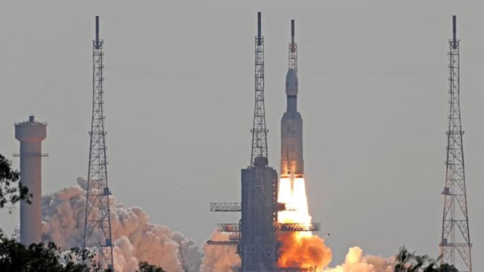 ISRO launched LMV3: इसरो ने बनाया रिकॉर्ड, 36 सैटेलाइट्स के साथ लॉन्च किया सबसे बड़ा रॉकेट - isro launched biggest rocket lmv3 with 36 oneweb satellites - GNT