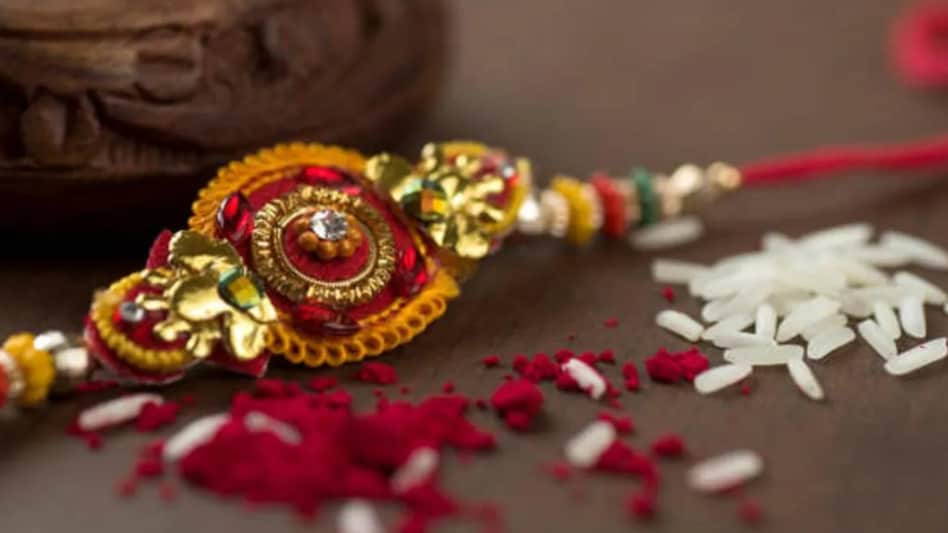 Raksha Bandhan 2023: इस बार दो दिन मनाया जाएगा रक्षाबंधन का त्योहार, जानें शुभ मुहर्त और अलग-अलग धातु की राखियों के प्रभाव के बारे में - Raksha Bandhan 2023 will ...