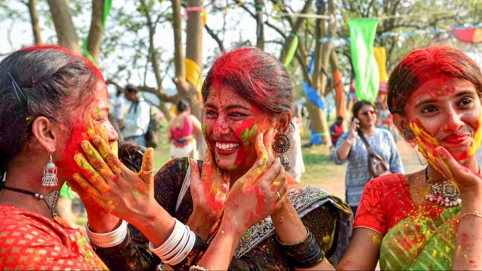 Holi 2024: होली के लाल, हरा, पीला, नारंगी अबीर-गुलाल का है अपना महत्व, जानें किसे और कौन सा लगाए रंग - holi 2024 festival of colours significance of colours which color and