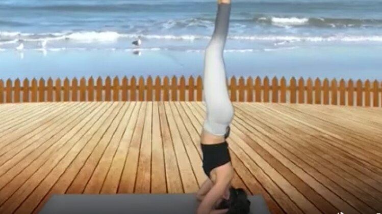 Om Shanti Om: Ira Trivedi doing Headstand