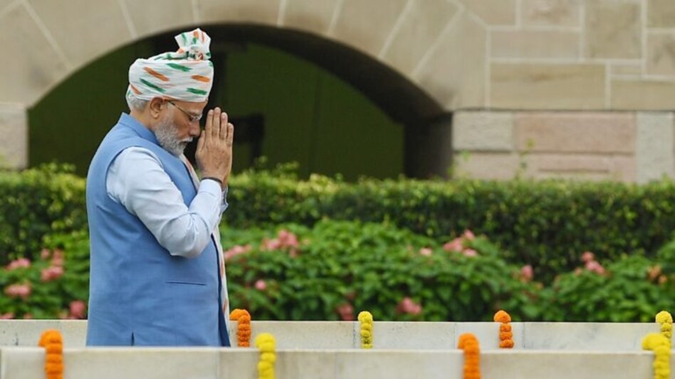 લાલ કિલ્લા પર PM મોદીએ 83 મિનિટના ભાષણમાં 5 સંકલ્પ લીધા… gujarattak