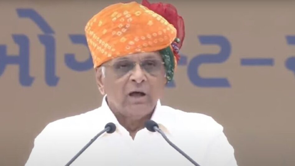 અરવલ્લીમાં CM ભૂપેન્દ્ર પટેલે રાષ્ટ્રધ્વજ ફરકાવ્યો, વિકાસ સંકલ્પોને લઈને કહી મોટી વાત… gujarattak