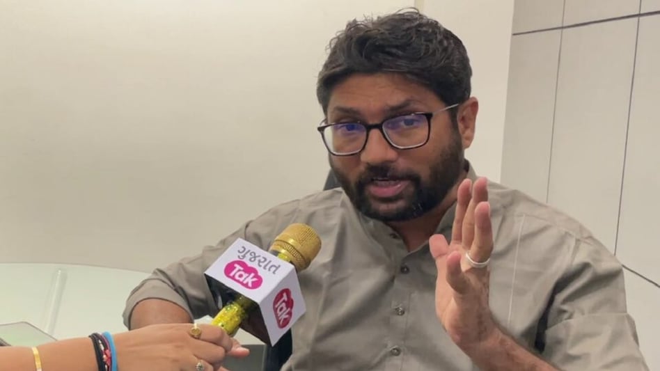 જીગ્નેશ મેવાણીએ કર્યું Mehul Boghraનું સમર્થન, પોલીસે નોંધેલા એટ્રોસિટીના ગુના વિશે શું કહ્યું? gujarattak