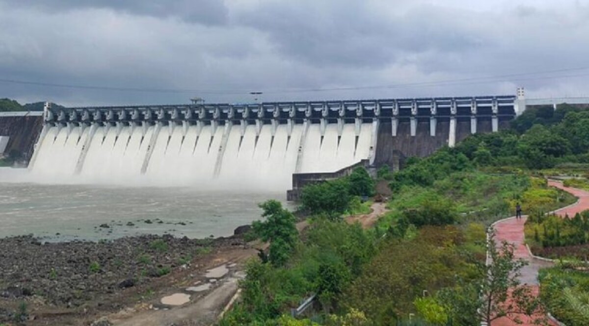 સરદાર સરોવર ડેમના 23 ગેટ ખોલી દેવાયા, આસપાસનાં વિસ્તારોને એલર્ટ કરાયા gujarattak