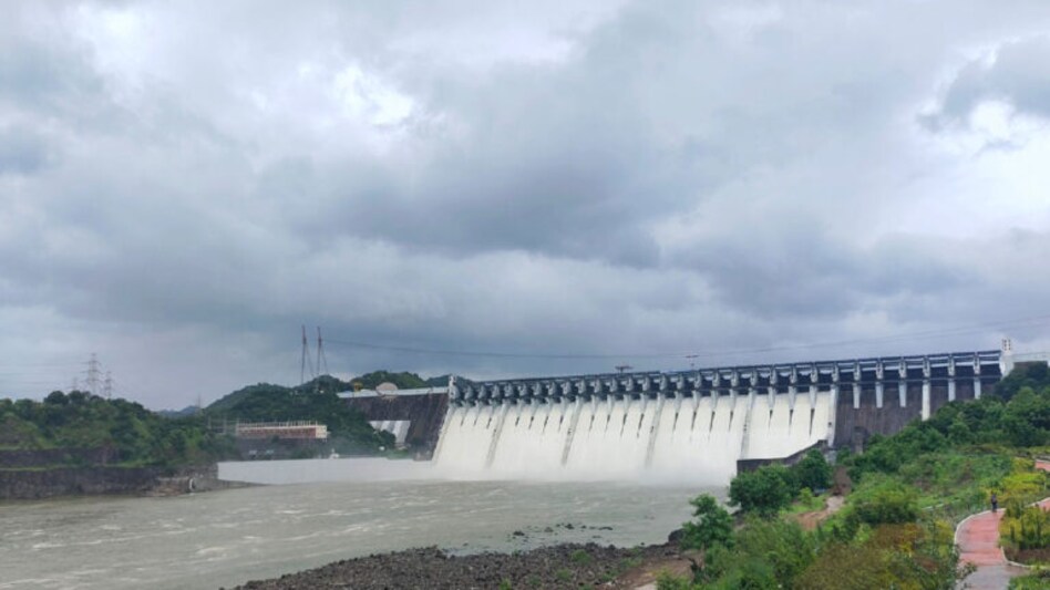 સરદાર સરોવર નર્મદા ડેમની જળ સપાટી 135.29 મીટરે પહોંચી, નીચાણવાળા વિસ્તારોને એલર્ટ gujarattak