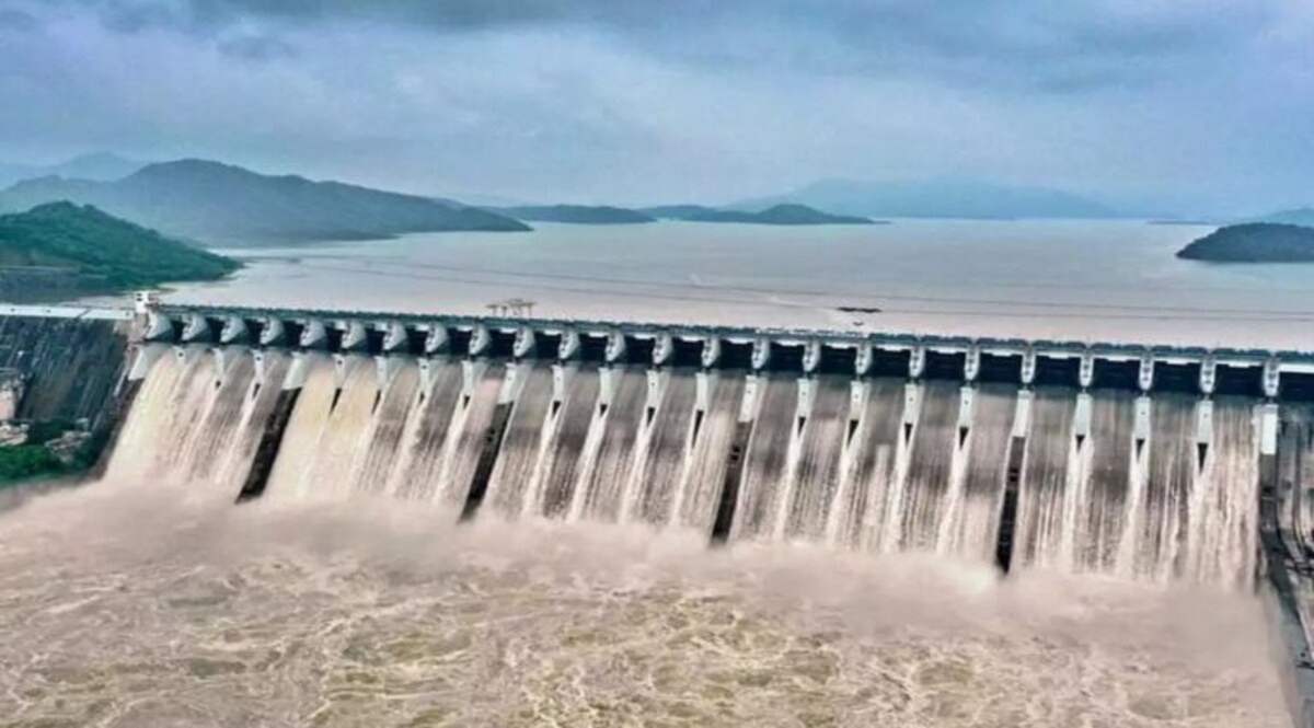 નર્મદા નદી ભયજનક સપાટીથી 4 ફૂટ ઉપર વહી, ભરૂચમાં 800થી વધુ લોકોના સ્થળાંતર કરાયા gujarattak