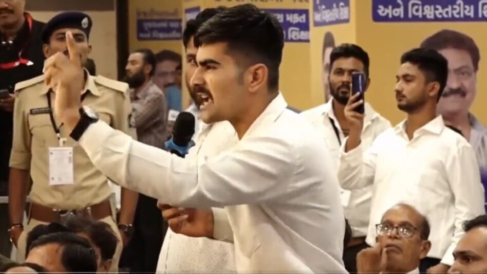 ભાજપના વિકાસ મોડલ પર કટાક્ષ કરતા શાહબાઝ ખાનનો વિવાદ વકર્યો, જાણો એક્ટિંગ સાથેનું કનેક્શન gujarattak