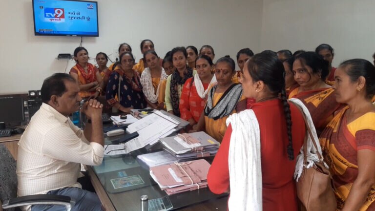 પગાર વધારાની માંગને લઈ આંગણવાડીની મહિલા કર્મચારીઓ મેદાને gujarattak