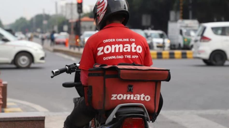 અમદાવાદનો ZOMATO ડિલિવરી બોય બન્યો દારૂનો સપ્લાયર, પોલીસે દબોચી લીધો gujarattak