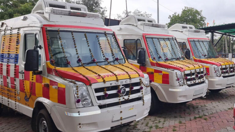 છોટા ઉદેપુરમાં 4 એમ્બ્યુલન્સ લોકાર્પણ બાદ ખાઈ રહી છે ધૂળ, લોકો સ્થળ ફાળવવાની રાહે gujarattak