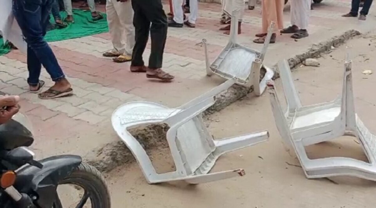 બનાસકાંઠામાં BJPના નમો પંચાયત કાર્યક્રમનો વિરોધ, વિફરેલા ગૌપ્રેમી-ખેડૂતોએ ખુરશીઓ ઉછાળી gujarattak