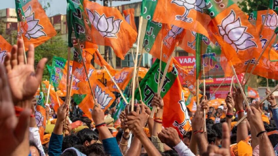 ભાજપનો આંતરિક વિવાદ બહાર આવ્યો? યુવા મોરચા પ્રમુખ સહિત 13 સભ્યોએ રાજીનામા ધરી દીધા… gujarattak