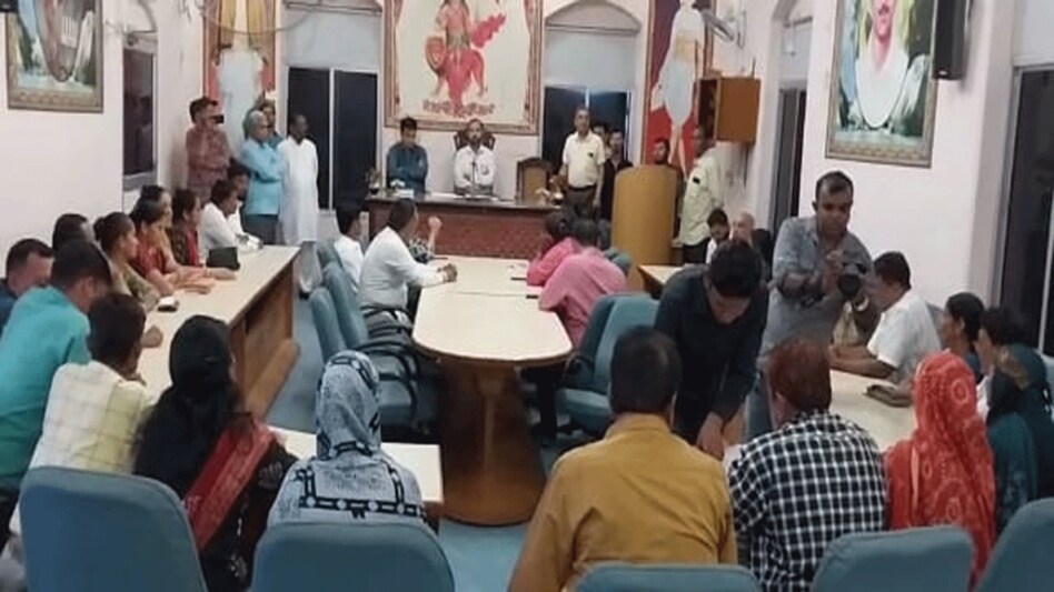 GUJARAT વિધાનસભા પહેલા BJP ને મોટુ અપશુકન, સ્પષ્ટ બહુમતી હોવા છતા જુથવાદના કારણે સત્તા ગુમાવી gujarattak