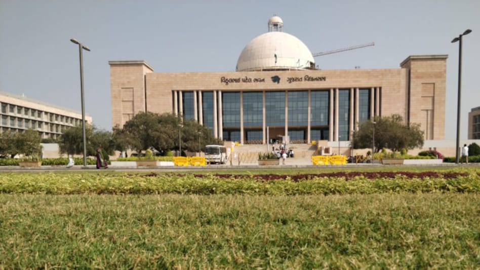 બીજા તબક્કા માટે પ્રચાર પડઘમ શાંત: 5 ડિસેમ્બરે 833 ઉમેદવારોના ભવિષ્ય થશે EVM માં કેદ gujarat Vidhansabha