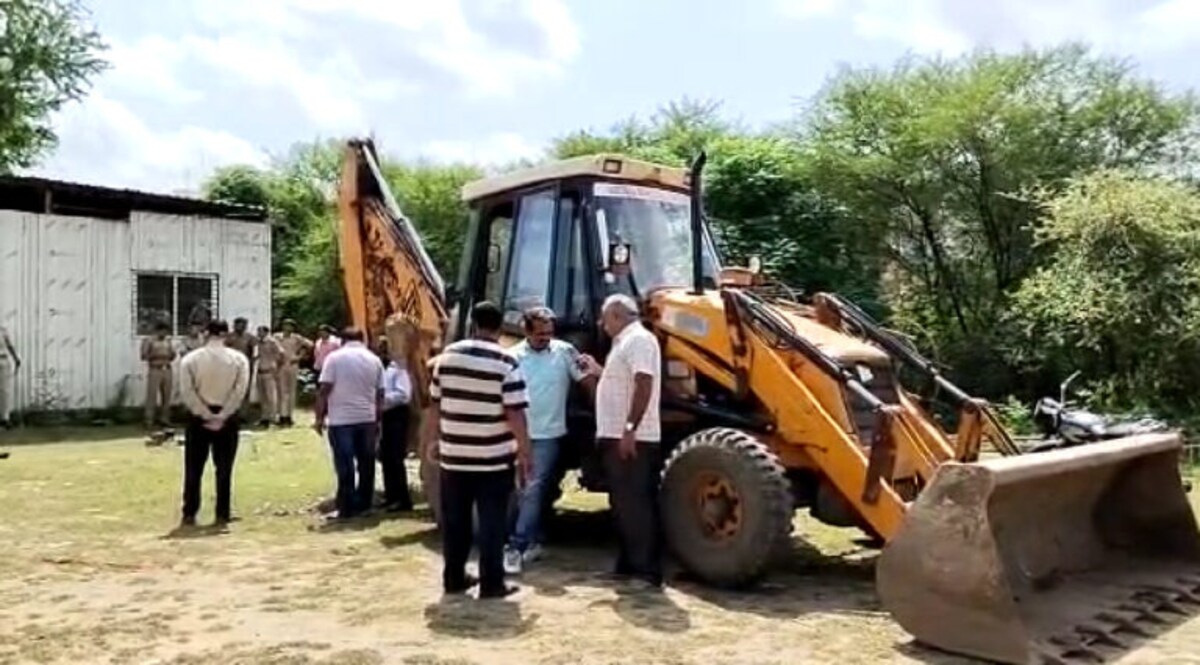 વડોદરામાં કેજરીવાલને પાર્ટી પ્લોટ આપવો ભારે પડ્યો, દબાણ હટાવવા પહોંચ્યું તંત્ર baroda