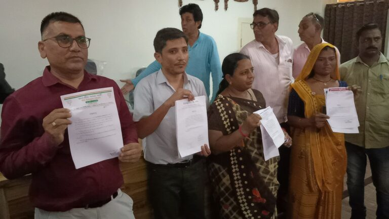 સિદ્ધપુરમાં વિકાસ ન થયાના આક્ષેપ સાથે 4 કોર્પોરેટરોનું રાજીનામું, BJPના જ સદસ્યે લગાવ્યો ગંભીર આરોપ gujarattak