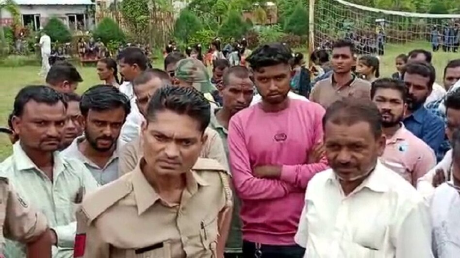 વલસાડમાં બની મોહાલી જેવી શરમજનક ઘટના, રસોયાએ વિદ્યાર્થિનીઓના નાહતા વિડીયો ઉતાર્યા gujarattak